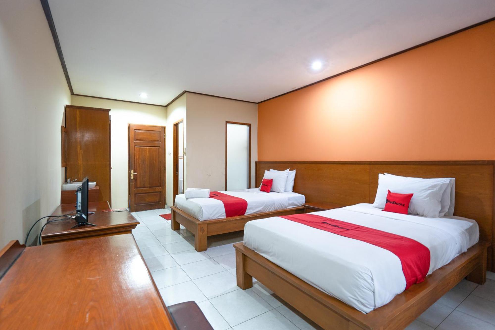 Reddoorz Plus At Mahajaya Hotel Denpasar Exterior foto
