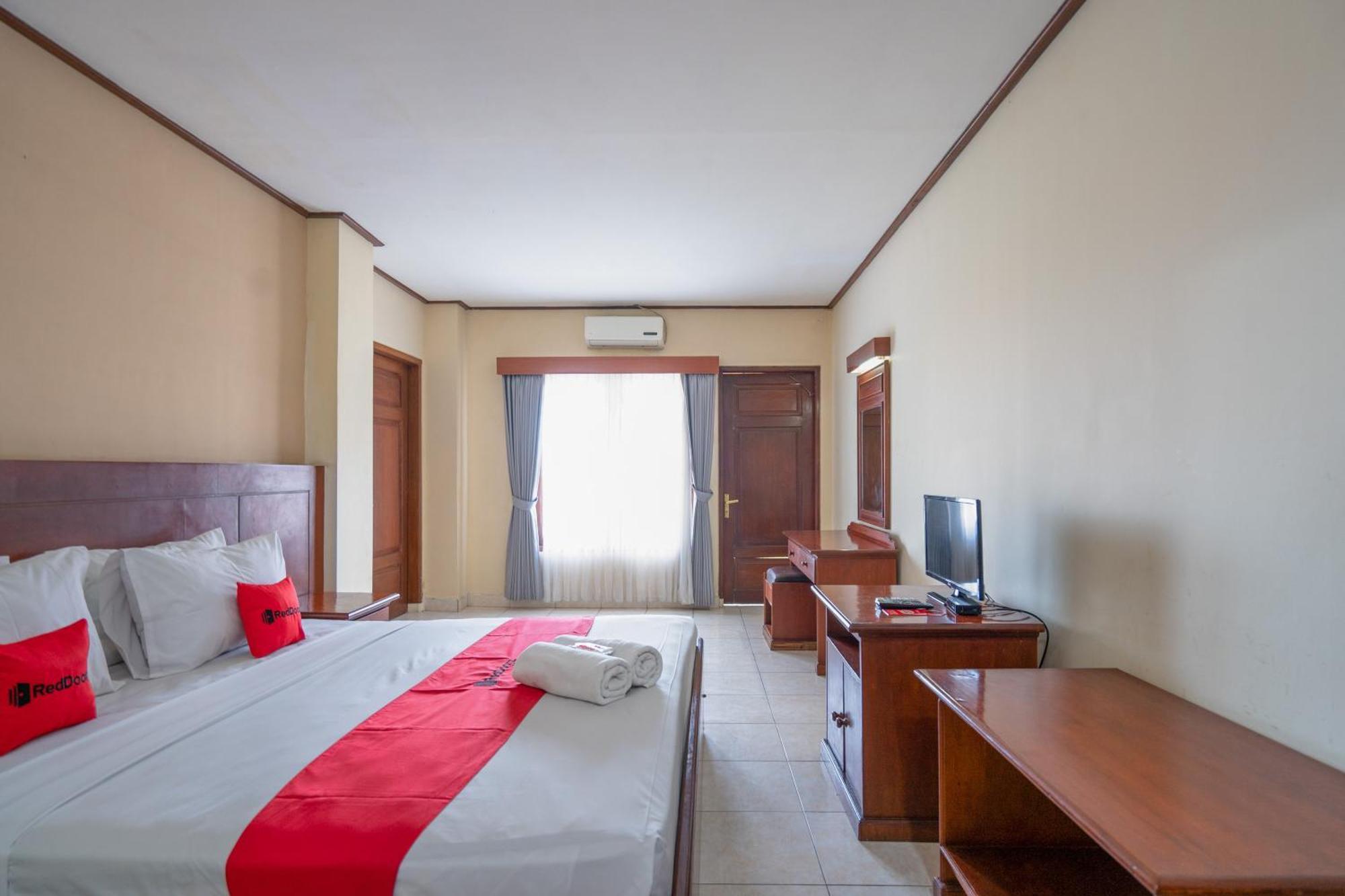 Reddoorz Plus At Mahajaya Hotel Denpasar Exterior foto